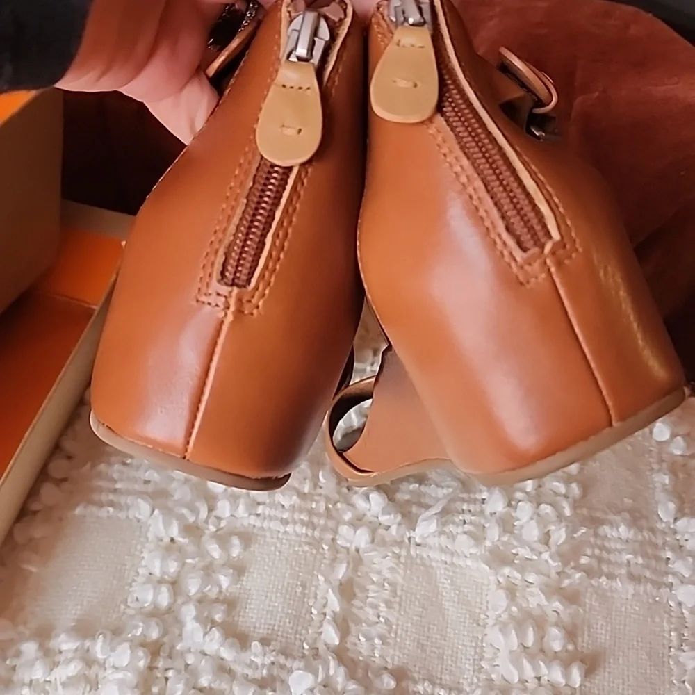 Gentle Souls Sandals - Picture 4 of 9
